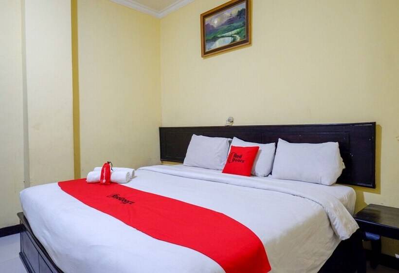Отель Reddoorz Near Citraland Waterpark Kendari