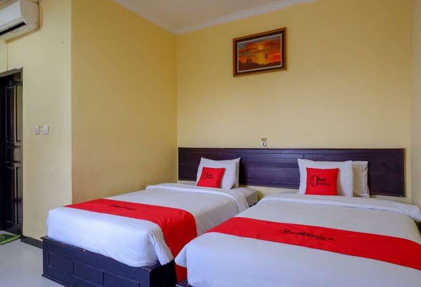 Отель Reddoorz Near Citraland Waterpark Kendari