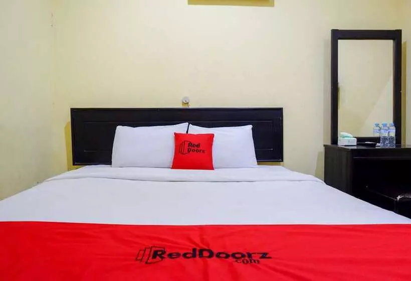 Hotelli Reddoorz Near Citraland Waterpark Kendari