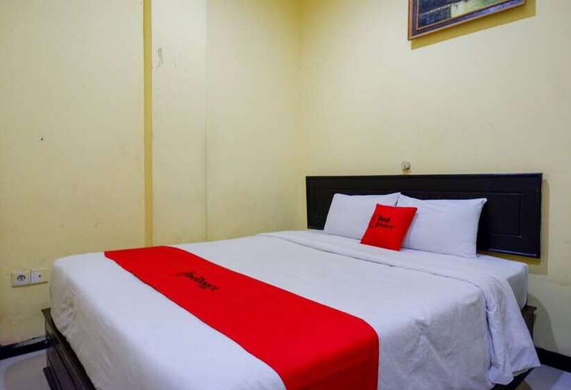 Отель Reddoorz Near Citraland Waterpark Kendari