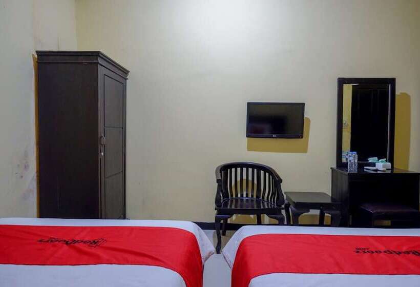 Отель Reddoorz Near Citraland Waterpark Kendari
