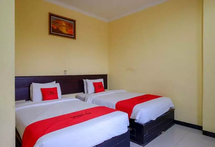 Hotelli Reddoorz Near Citraland Waterpark Kendari