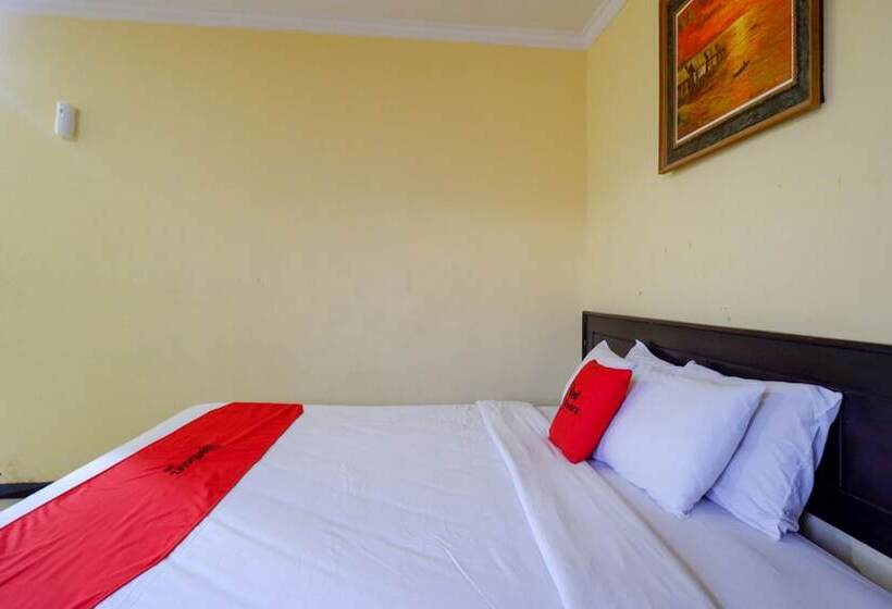 Отель Reddoorz Near Citraland Waterpark Kendari