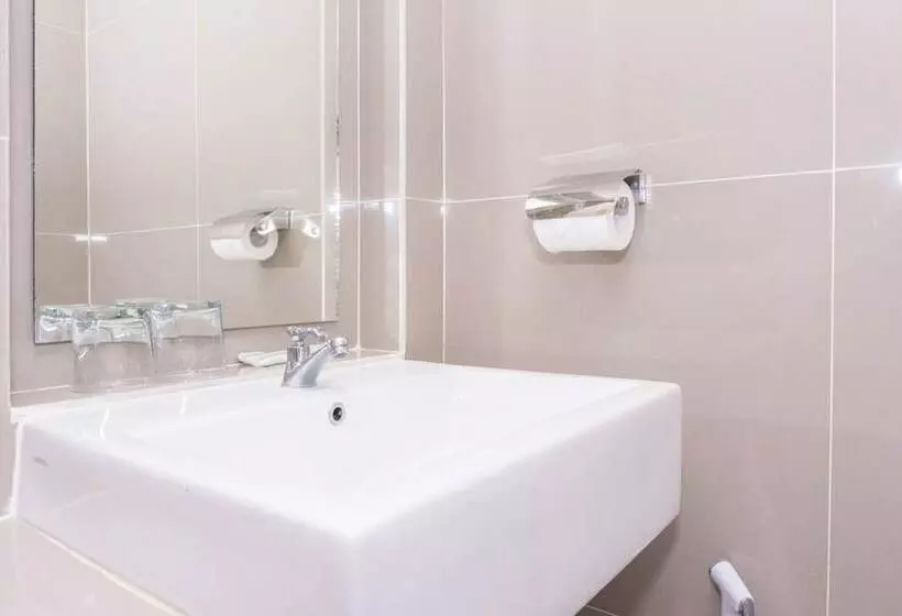 ホテル Reddoorz @ Tambolaka Sumba