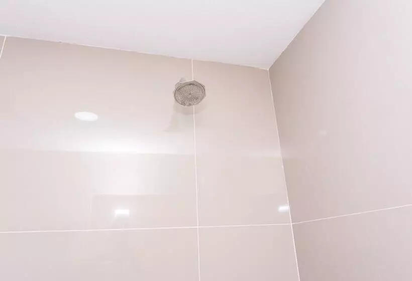 ホテル Reddoorz @ Tambolaka Sumba