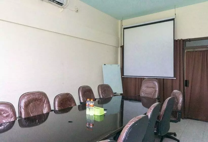 ホテル Reddoorz @ Tambolaka Sumba