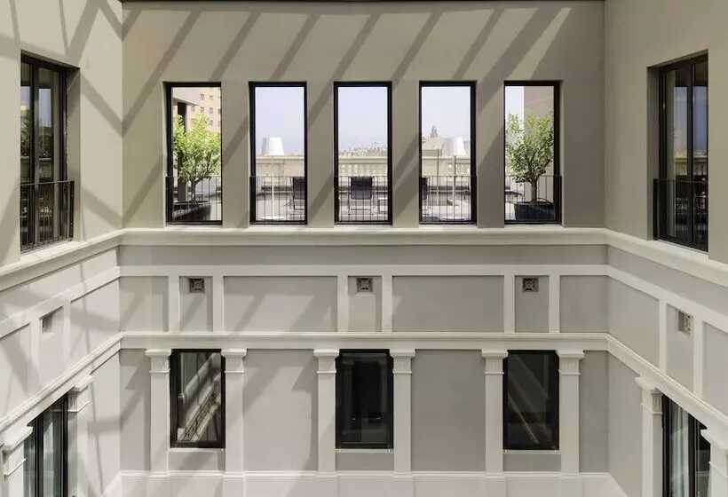 Отель H10 Urquinaona Plaza