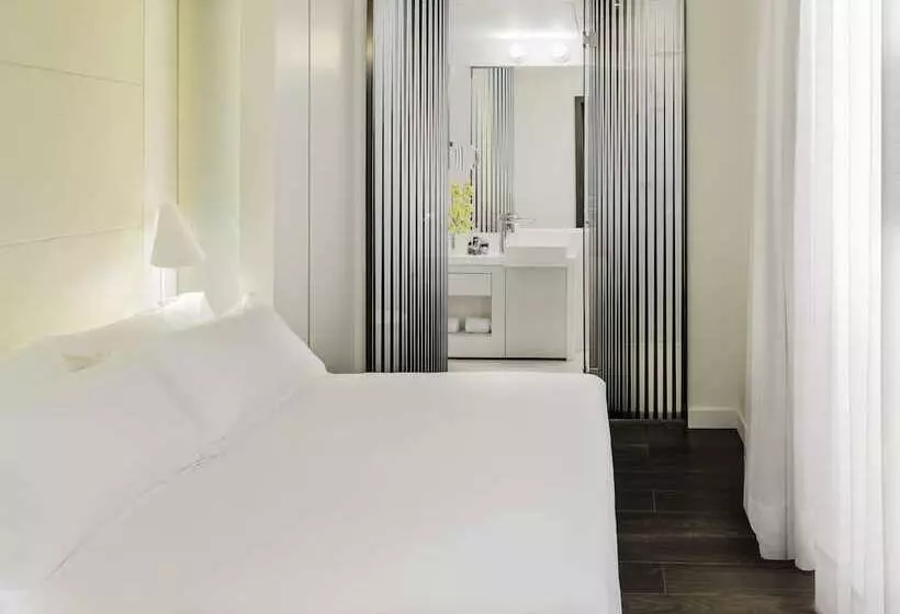 Отель H10 Urquinaona Plaza