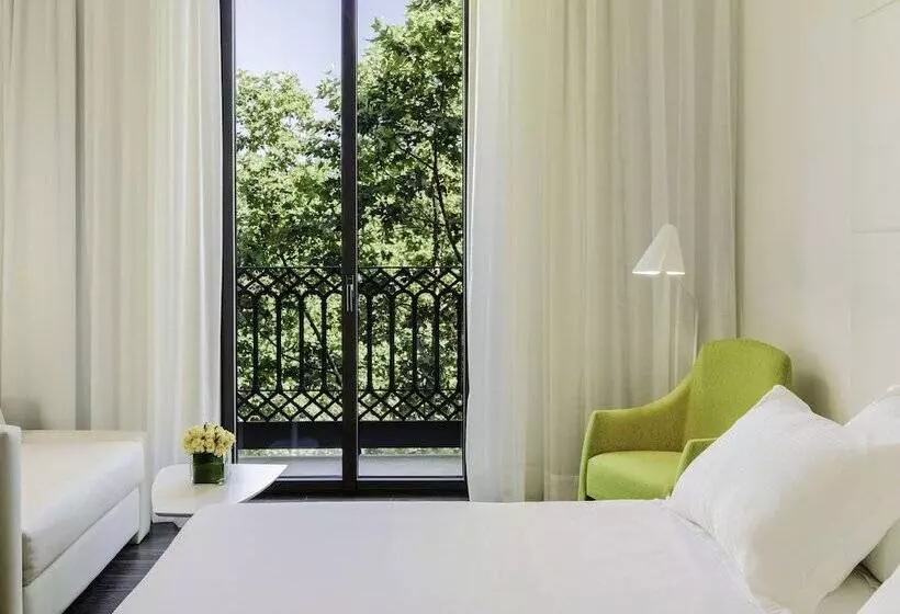 Отель H10 Urquinaona Plaza