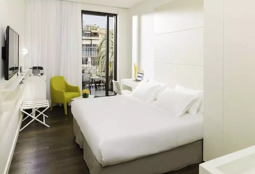 Отель H10 Urquinaona Plaza