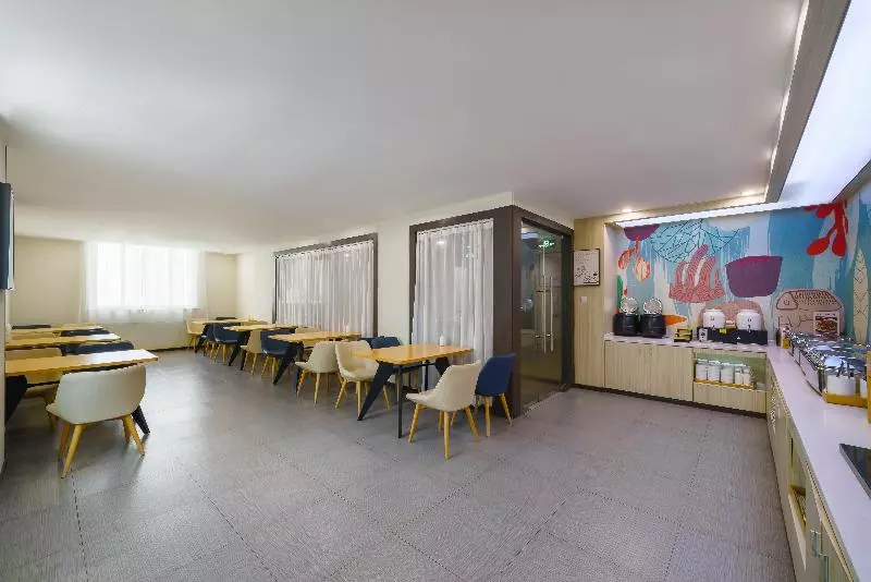 Отель Hi Inn Guangzhou Gangding Metro Station