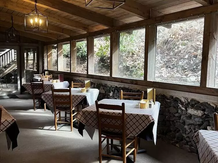 ホテル Sugar Tree Inn