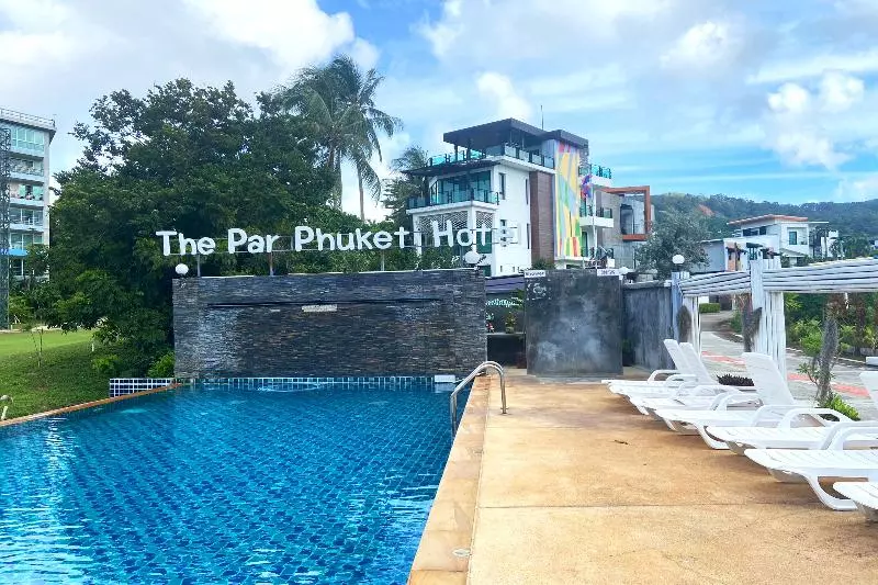 ホテル The Par Phuket Sha Plus