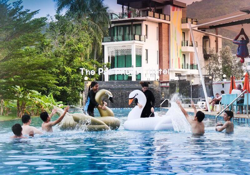 ホテル The Par Phuket Sha Plus