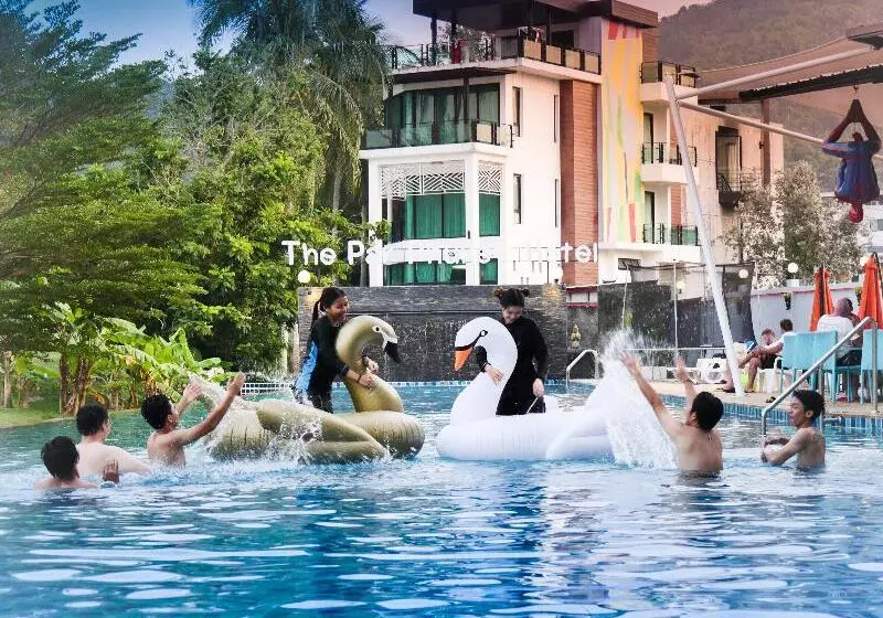 ホテル The Par Phuket Sha Plus