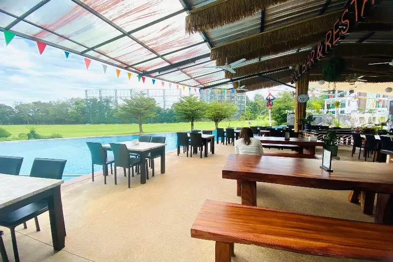 ホテル The Par Phuket Sha Plus