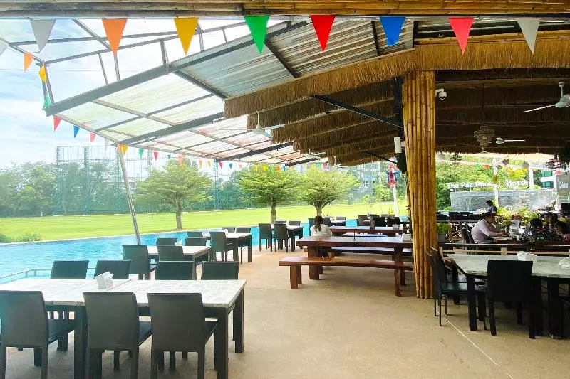 ホテル The Par Phuket Sha Plus