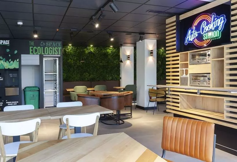 اقامتگاه Vertice Roomspace