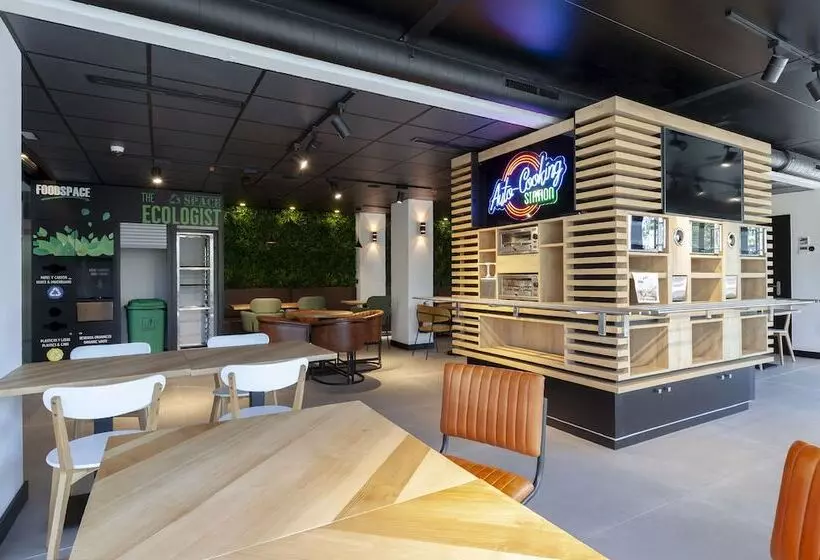 اقامتگاه Vertice Roomspace