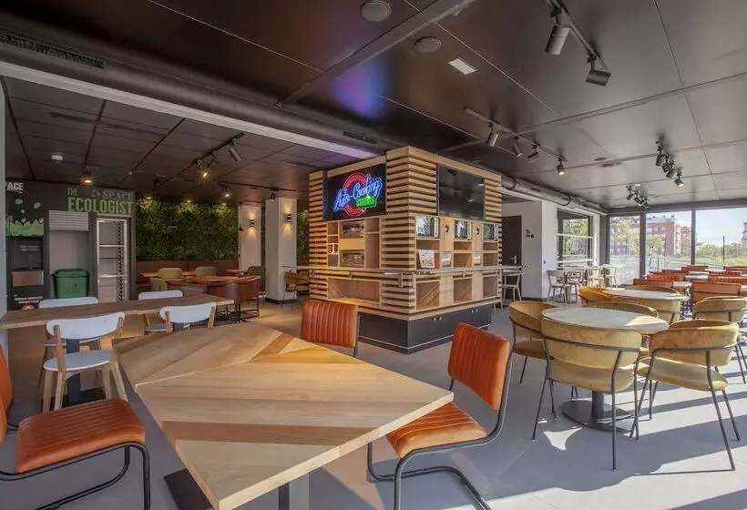 اقامتگاه Vertice Roomspace