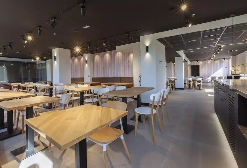 اقامتگاه Vertice Roomspace