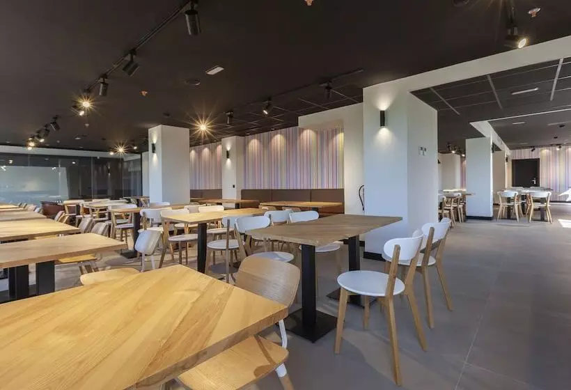 اقامتگاه Vertice Roomspace