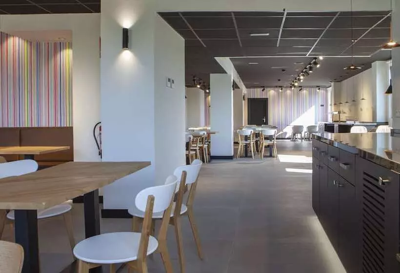 اقامتگاه Vertice Roomspace