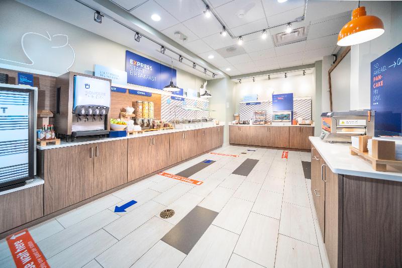 Отель Holiday Inn Express & Suites Brevard - City Center