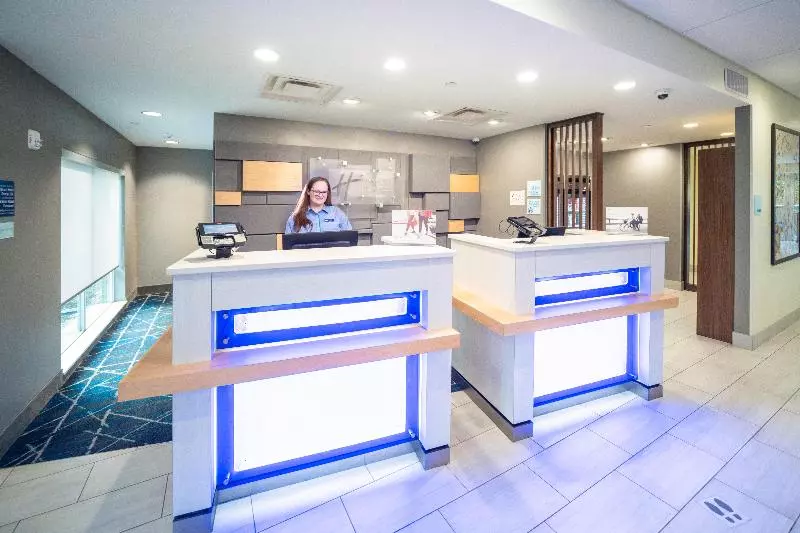 Hotelli Holiday Inn Express & Suites Brevard - City Center