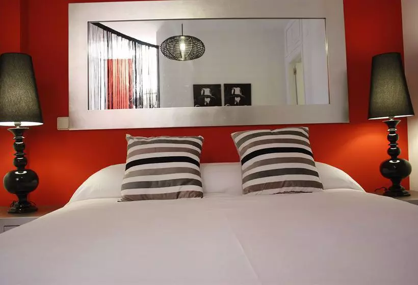 Apartamentos WooTravelling Plaza de Oriente Homtels