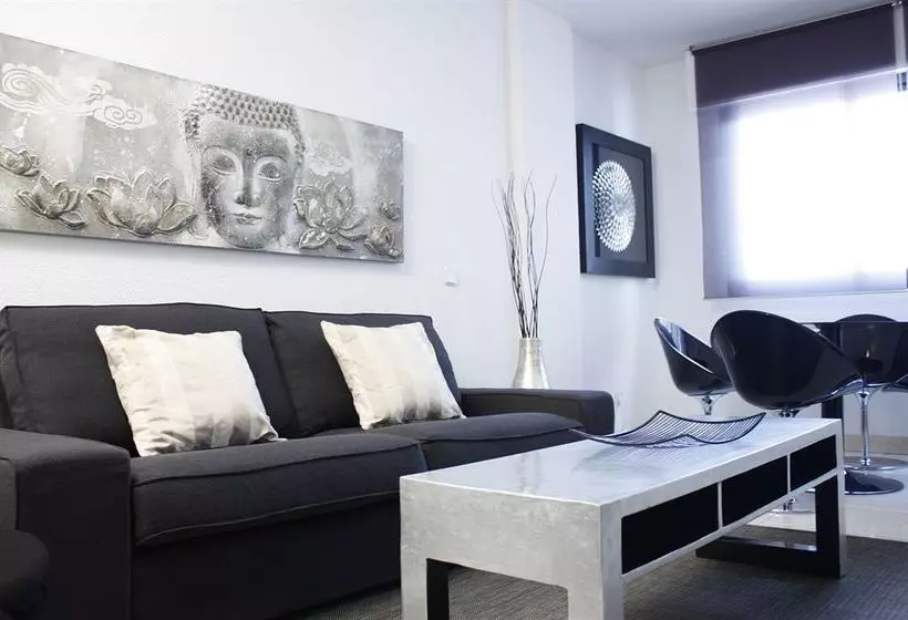 Apartamentos WooTravelling Plaza de Oriente Homtels
