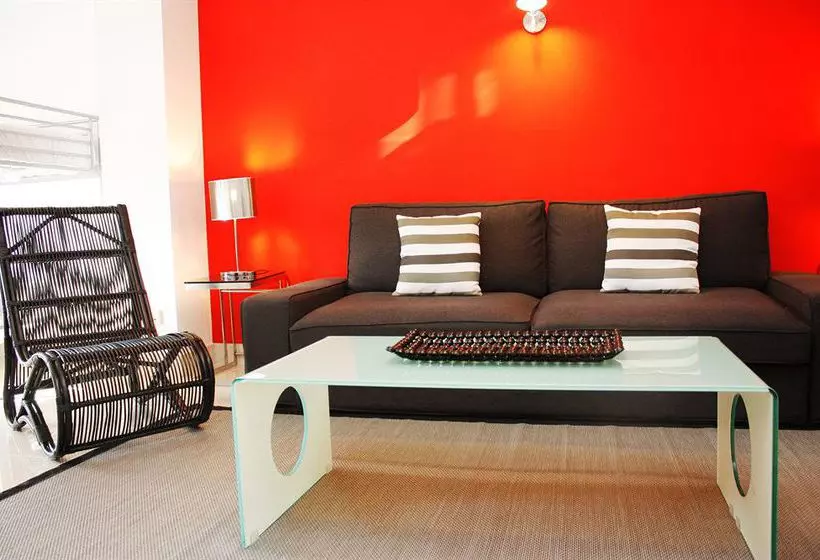 Apartamentos WooTravelling Plaza de Oriente Homtels