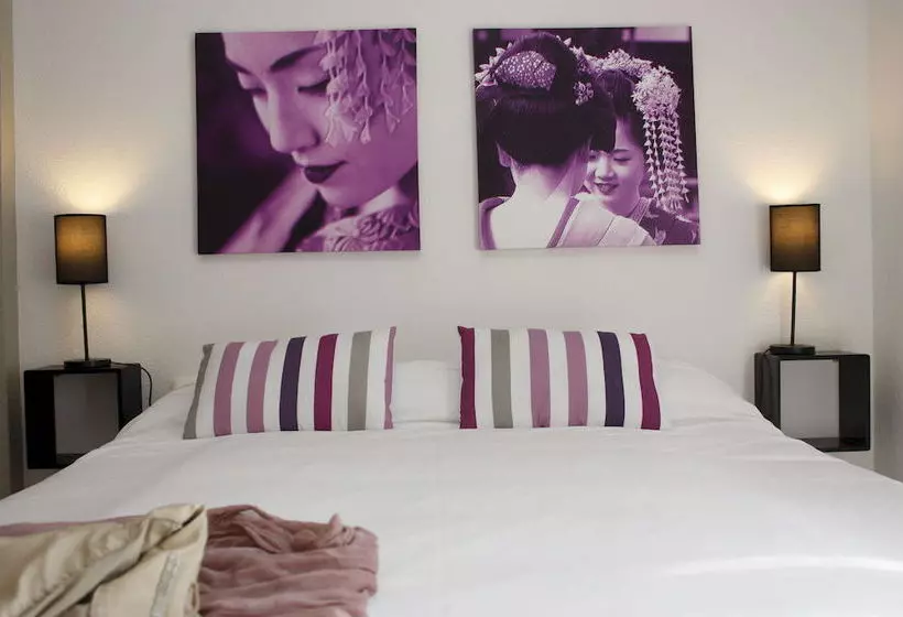 Apartamentos WooTravelling Plaza de Oriente Homtels