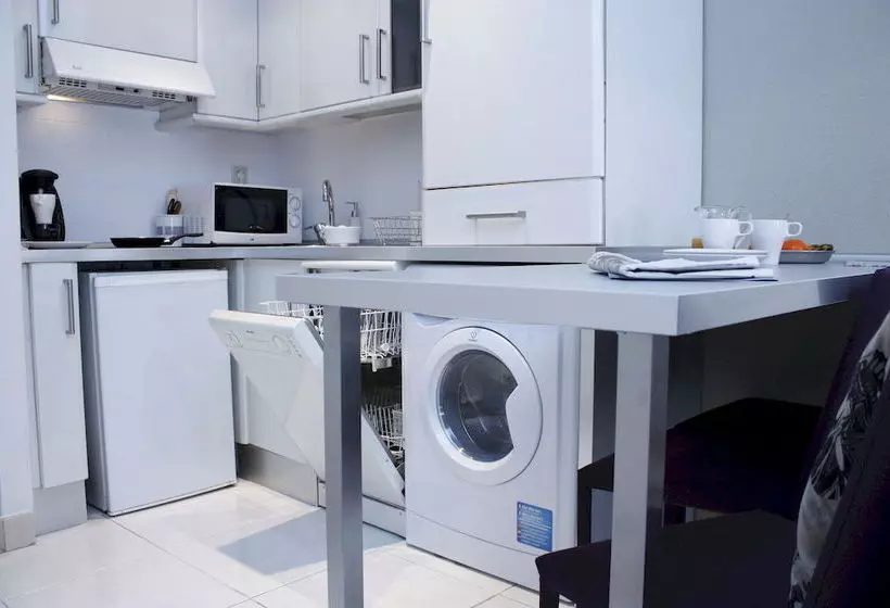 Apartamentos WooTravelling Plaza de Oriente Homtels