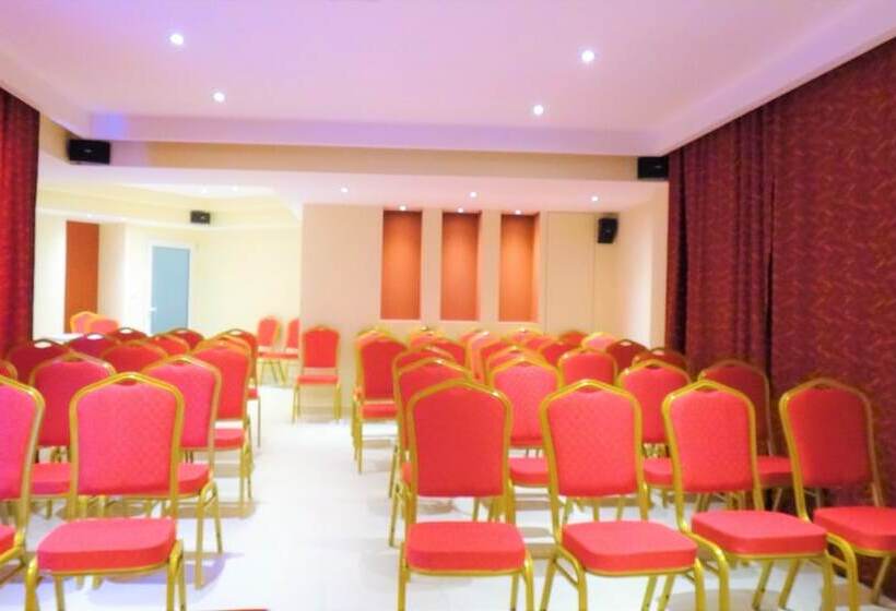 בית מלון כפרי 9 Queens Spa