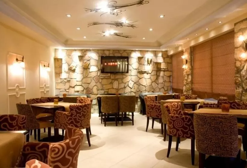 בית מלון כפרי 9 Queens Spa