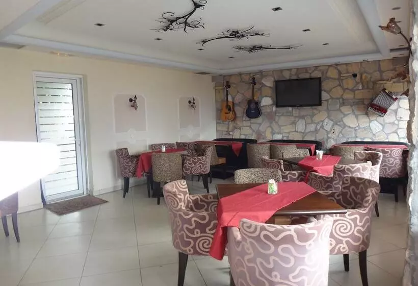 בית מלון כפרי 9 Queens Spa