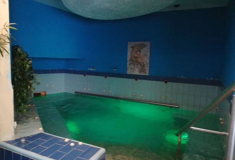 בית מלון כפרי 9 Queens Spa