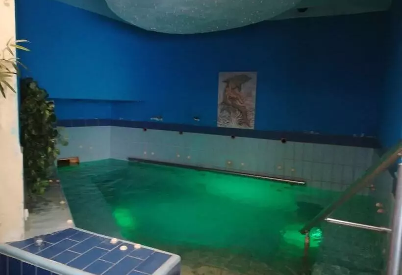 בית מלון כפרי 9 Queens Spa