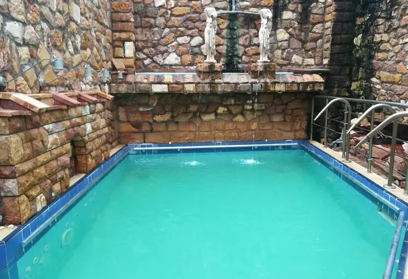 בית מלון כפרי 9 Queens Spa