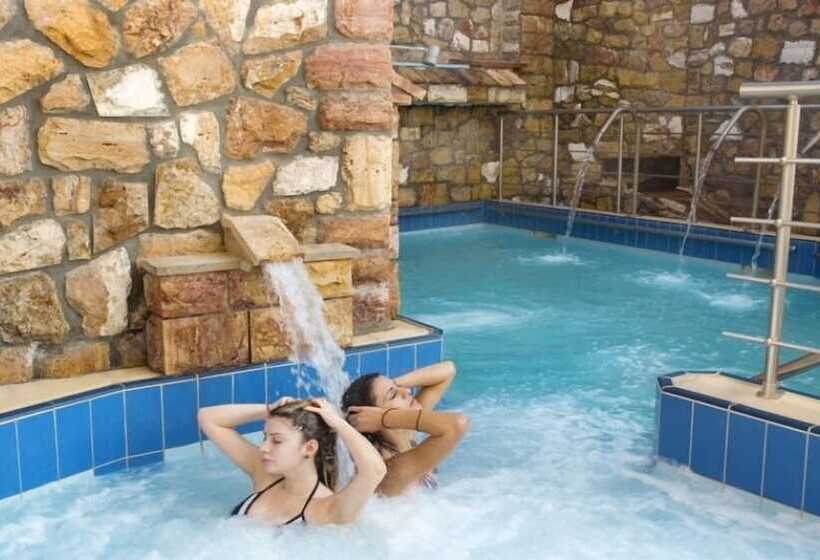 בית מלון כפרי 9 Queens Spa