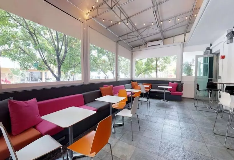 Отель Aloft Miami  Brickell