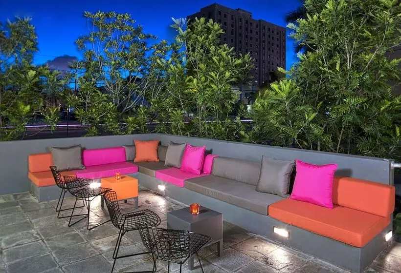 Отель Aloft Miami  Brickell
