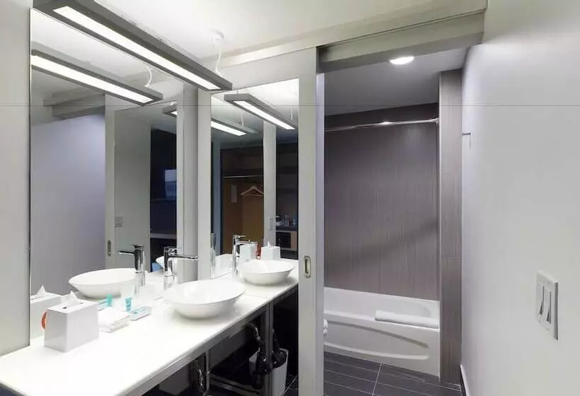 Отель Aloft Miami  Brickell