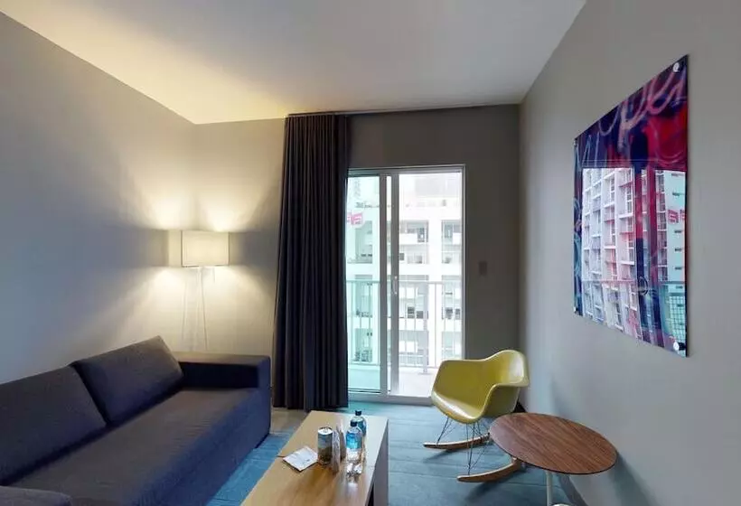 Отель Aloft Miami  Brickell