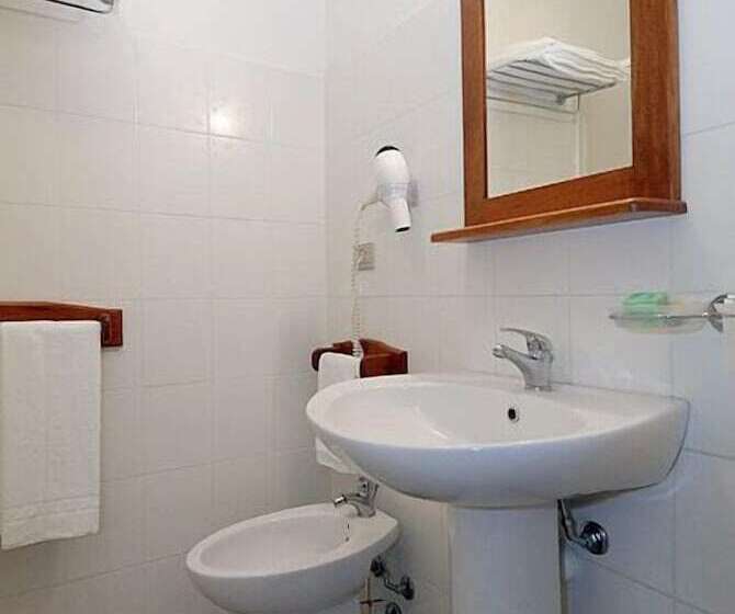 ホテル Club Mezzaluna