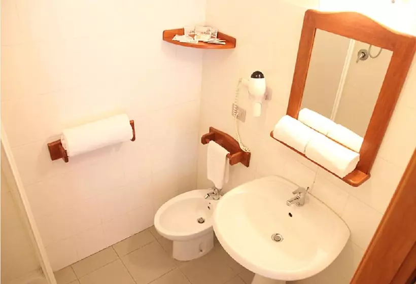 هتل Club Mezzaluna