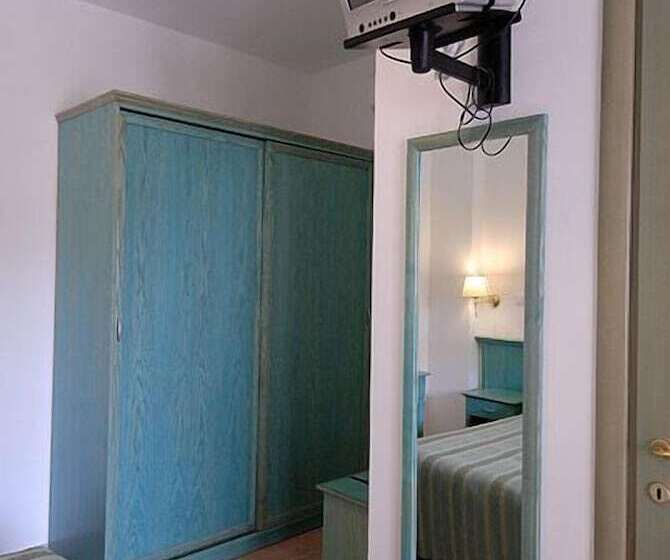 ホテル Club Mezzaluna