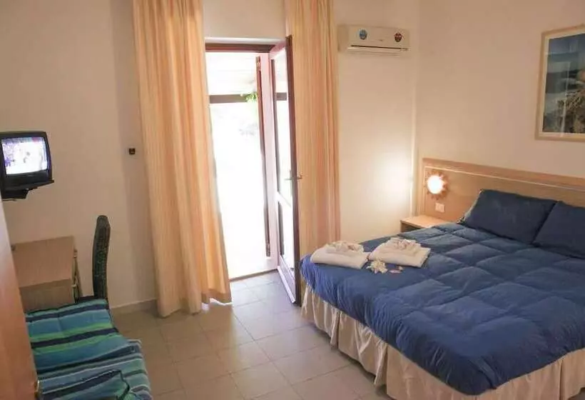 هتل Club Mezzaluna