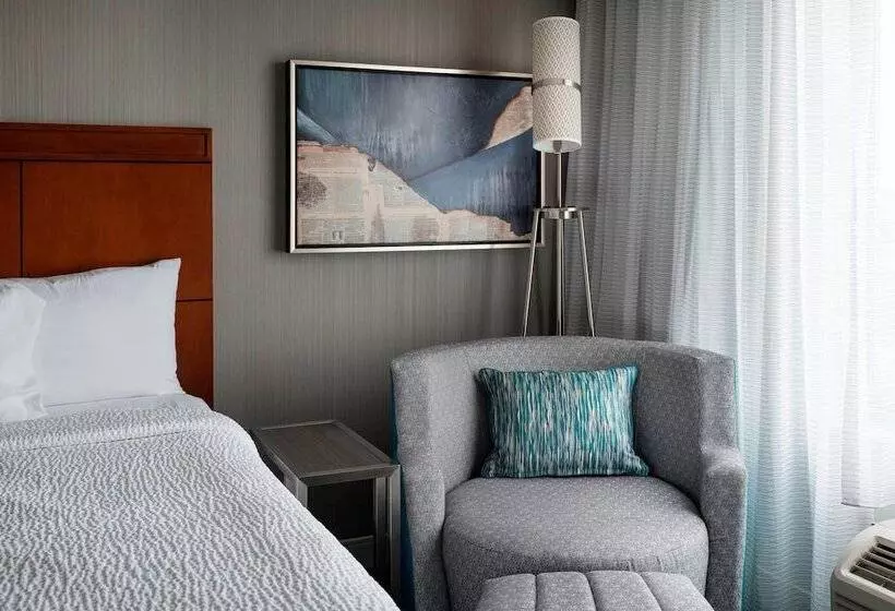 هتل Courtyard By Marriott Denver Airport